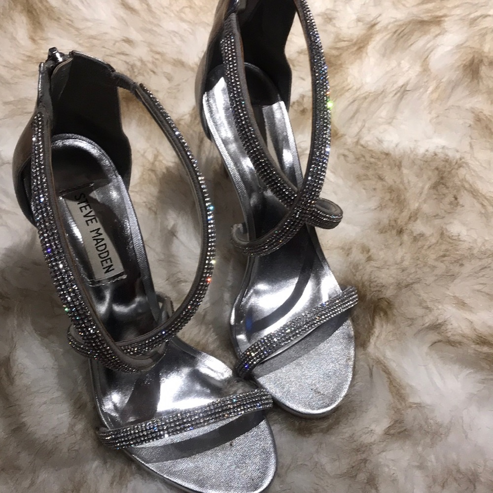 Beautiful Silver Rhinestone Sandals - Picture 3 of 5